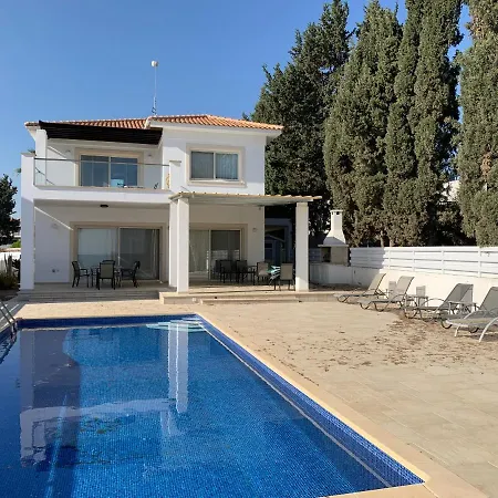 Villa Lucky 7 Beachfront