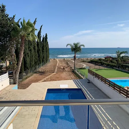 Lucky 7 Beachfront Villa Perivolia