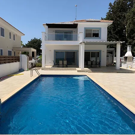 Lucky 7 Beachfront * Perivolia